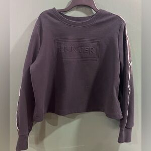 Hunter Cropped Sweatshirt in Plum with Contrast Sleeve Piping